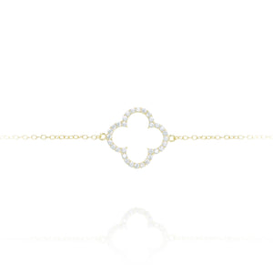 
Elegant gold plated on silver chain bracelet with a sparkling clover pave charm.

