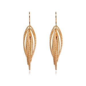 
Gold plated on silver multi ellipse intertwined 3D drop hook earrings, diamond cut, made in Italy, with a length of approximately 3.00 cm and a width of 1 cm.

