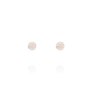 
Close-up image of rose gold plated pave disk ear studs with a diameter of 4mm.

