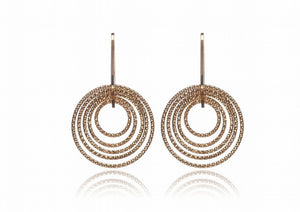 

Diamond cut gold plated single drop hoop earrings with five hoops, largest hoop 2.00 cm in diameter, made in Italy.

